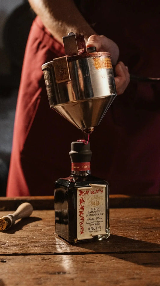 La Vecchia Dispensa – Rode Label Balsamico di Modena IGP (Hediyelik Versiyon, 250 ml)